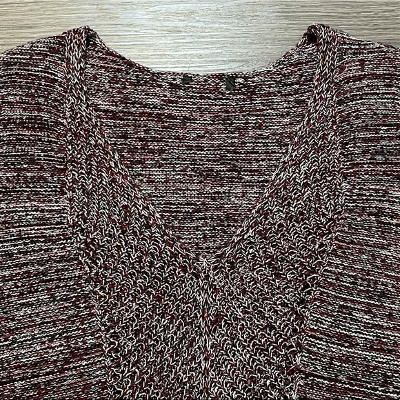 Red Knitted V-Cut Long Sleeves Fitted Sweater - Picture 4 of 5